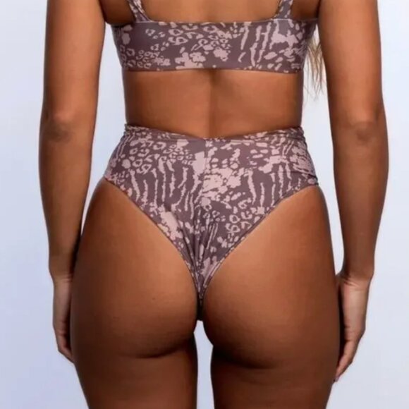 Skatie Melly Bottom in Ithaca - Picture 1 of 5